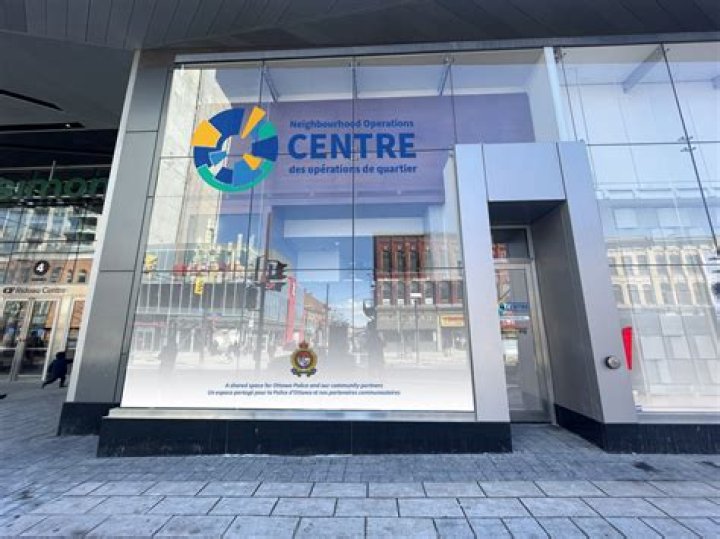 Is there free parking at Rideau Centre?