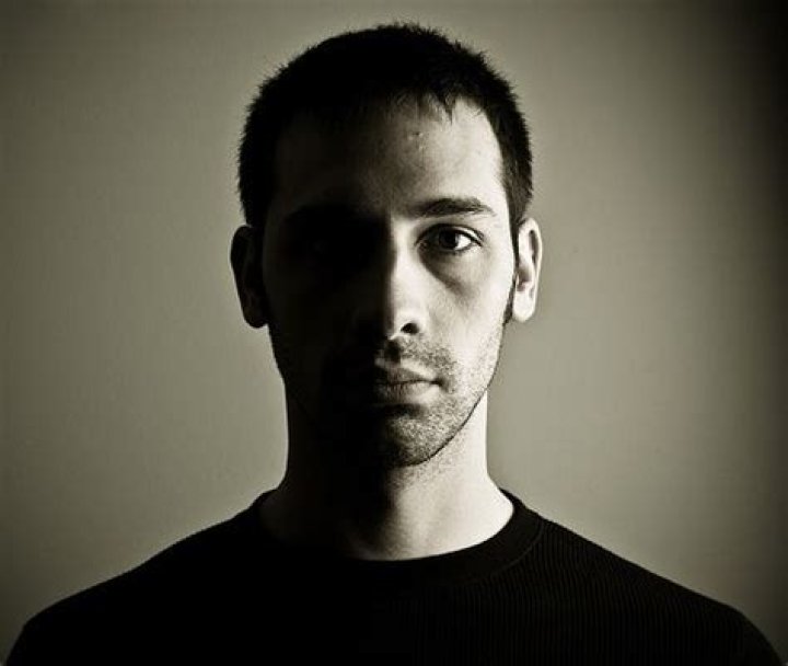 What is side light in photography?
