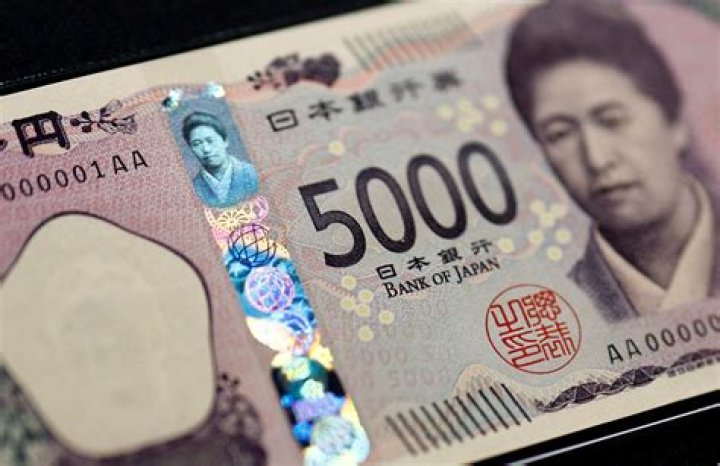 What is the main currency of Japan?