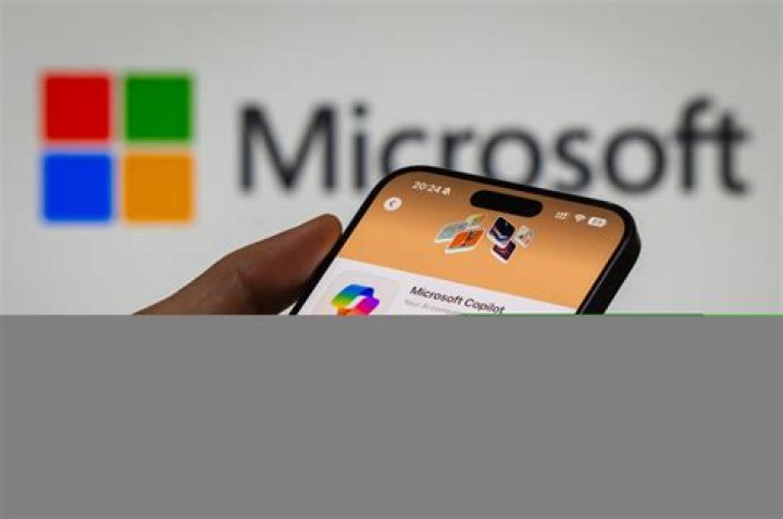Why did Microsoft Kin smartphone fail?